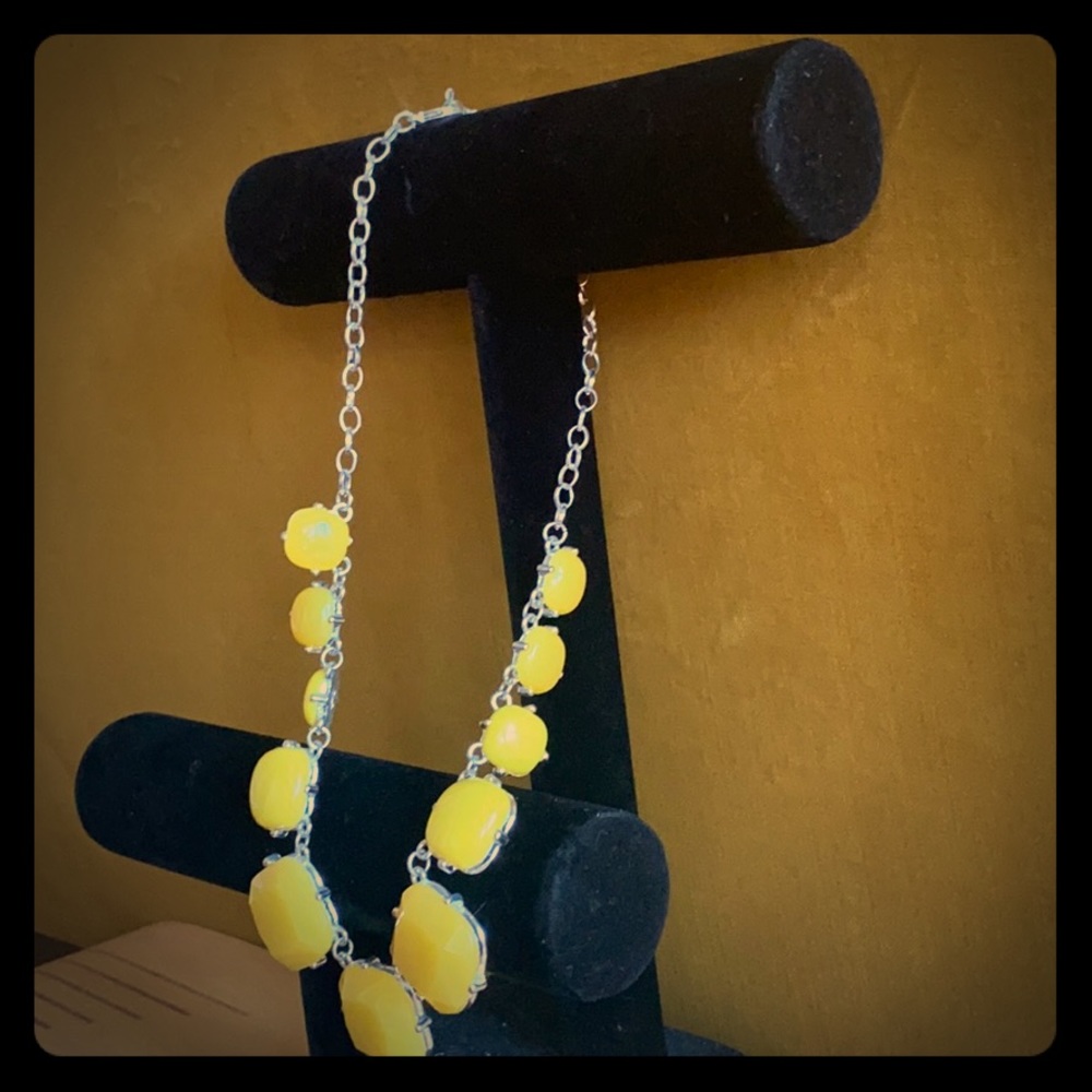 Necklace (costume jewelry)